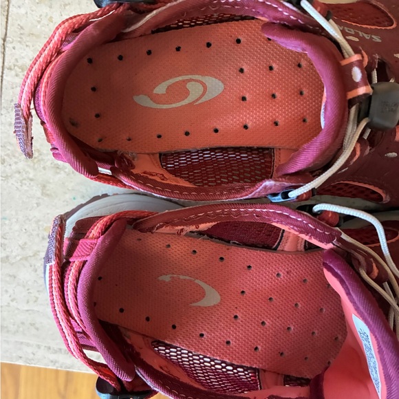 Salomon Burgundy and Pink Trail Water Shoes Camping Adjustable - Picture 5 of 11